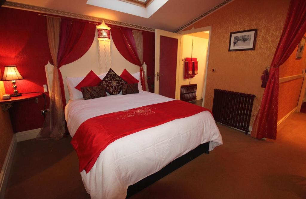 Little Hallingbury Bed & Breakfast | The PitStop