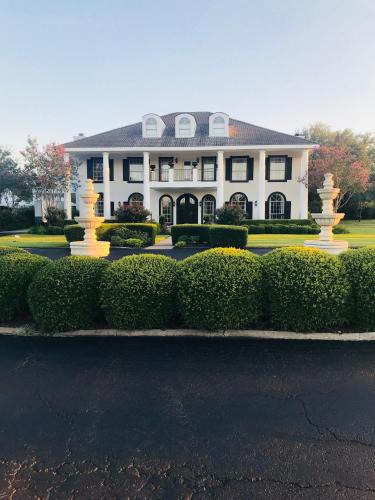 Pflugerville Bed & Breakfast | The Plantation House Boutique Inn