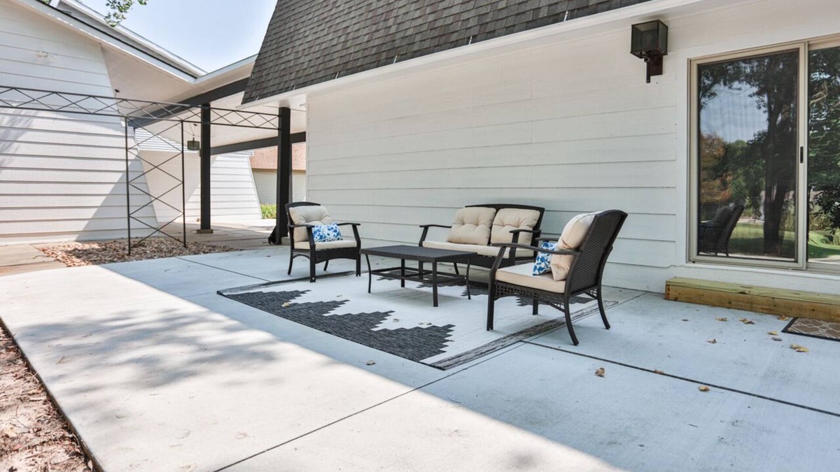 El Dorado House | The Plover Home. Newly remodeled for comfort & peace! 3B. 2 kings + 1 double.