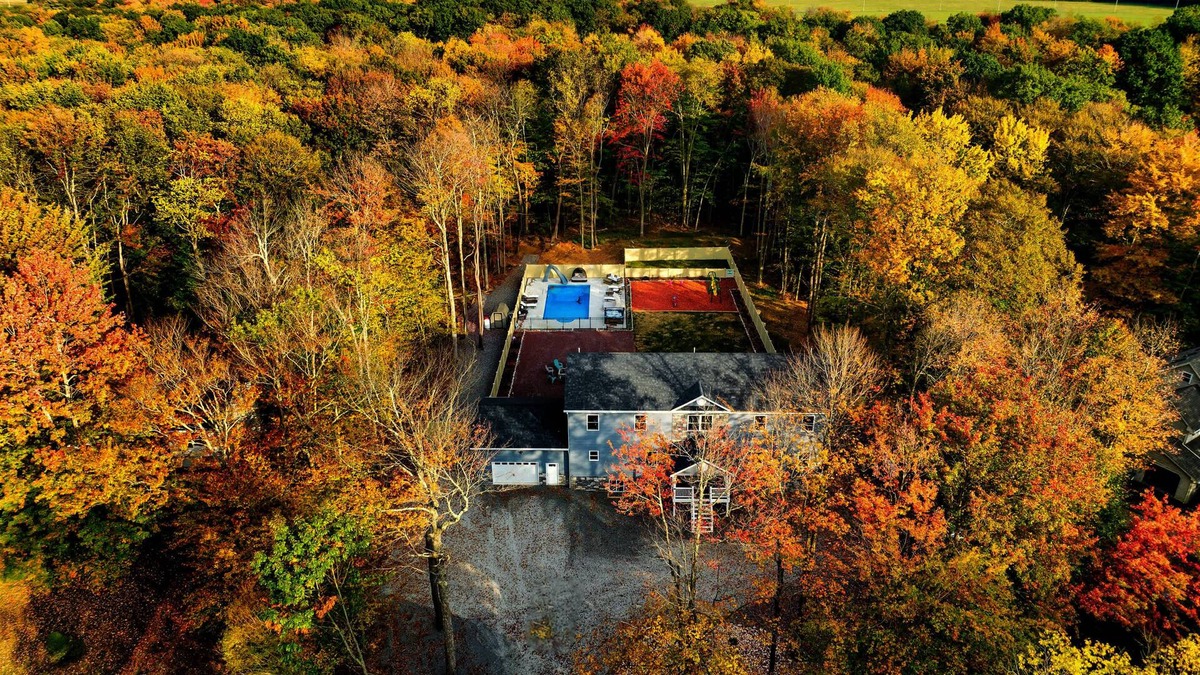 Tunkhannock Township House | The Poconest - Luxurious Mountain Mansion