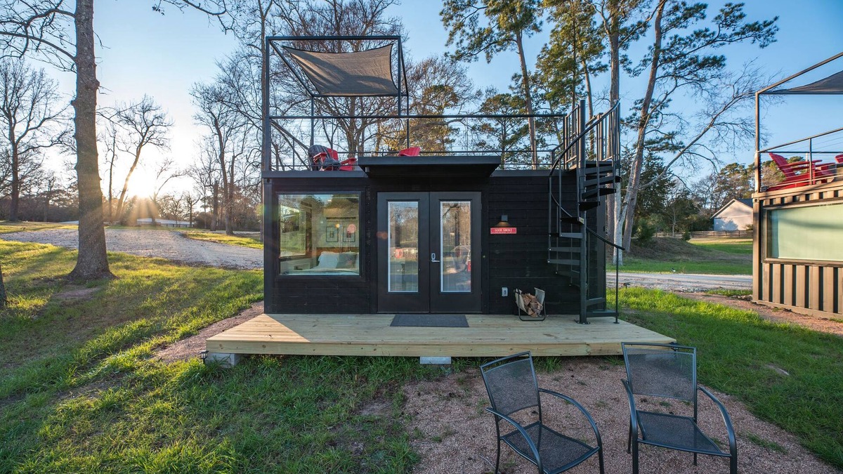Willis Cabin | The Point: 2 mins to Lake Conroe! Rooftop deck, Heated Pool, Fire Pit