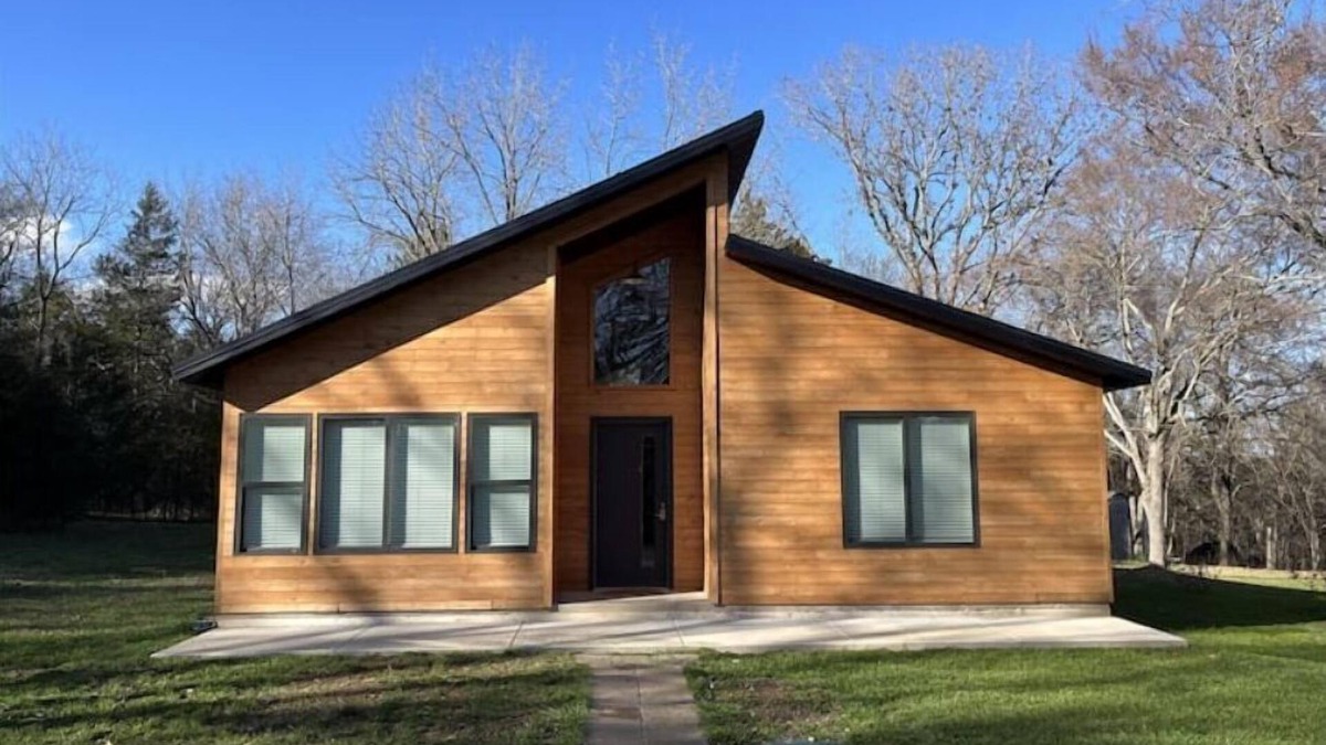 Eagle Rock Cabin | The Point a modern Retreat at Table Rock Lake - two blocks from water