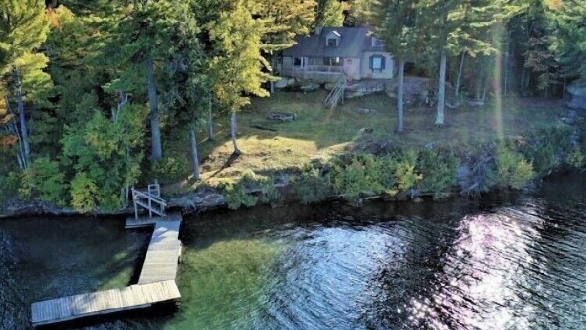 Munising House | The POINT and Cottage - Lakefront property with spectacular views!