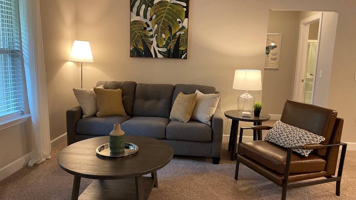 Westerville Apartment | The Polaris Penthouse | W/D | Balcony | Top Floor