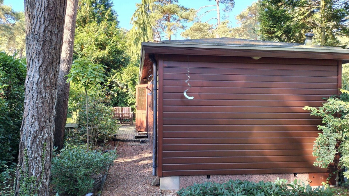 Municipality of Elburg Ski Chalet | The pond house