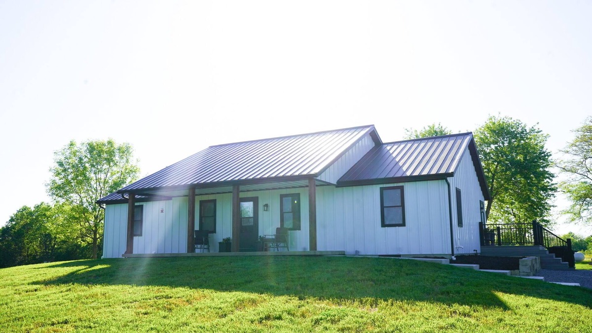 Cynthiana House | The Pond View House - quiet country getaway w/hot tubn