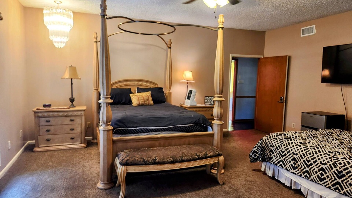 Ruston Apartment | The Ponder House Suite A Qn Beds with private bath. We hve add'l rms available.