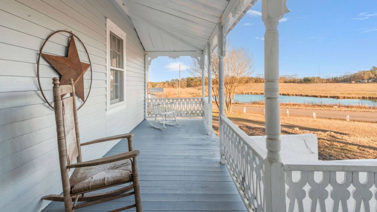 Eclectic Cottage | The Ponderosa Bunkhouse, Minutes from Lake Martin!