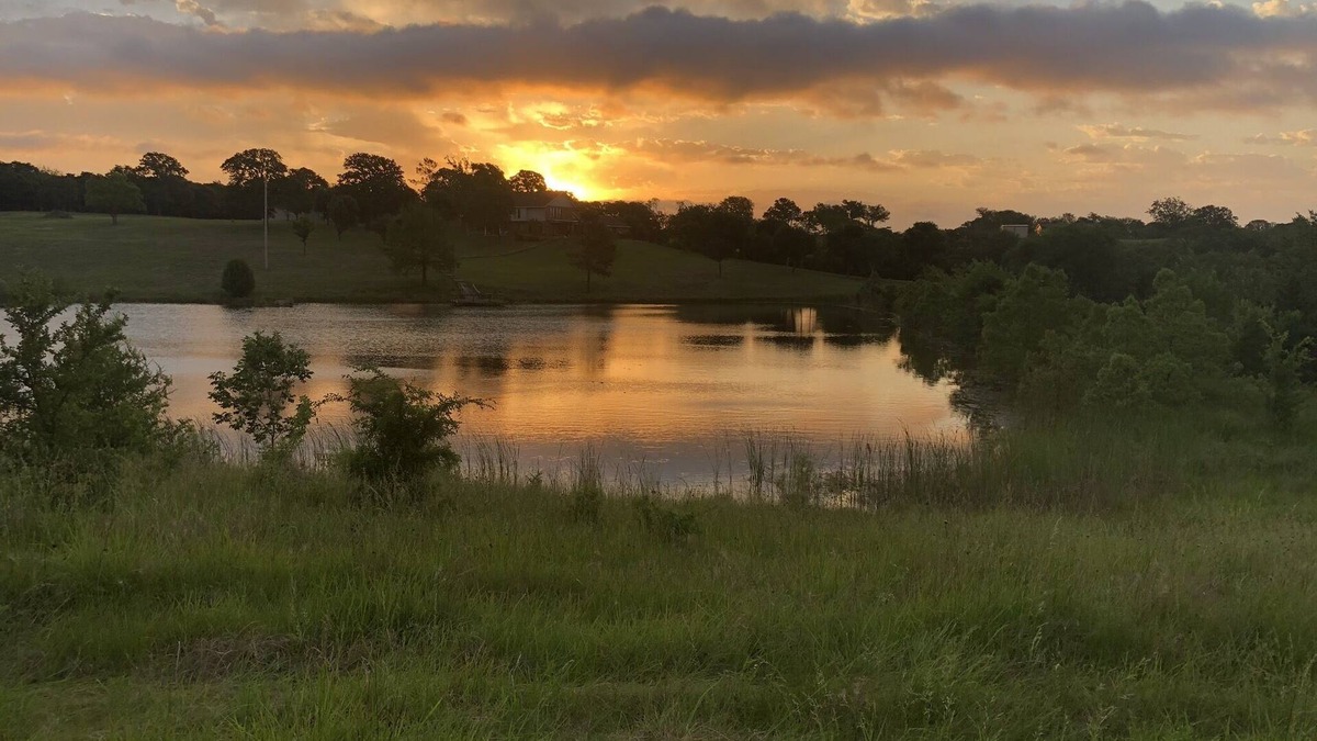 Kingston House | The Ponderosa on Lake Texoma, 7.5 acres w/2 ponds located in Kingston, OK