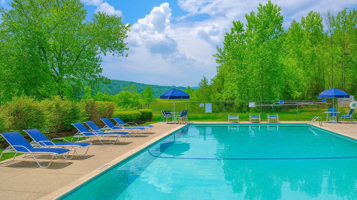 Lenox Dale Resort | The Ponds at Foxhollow