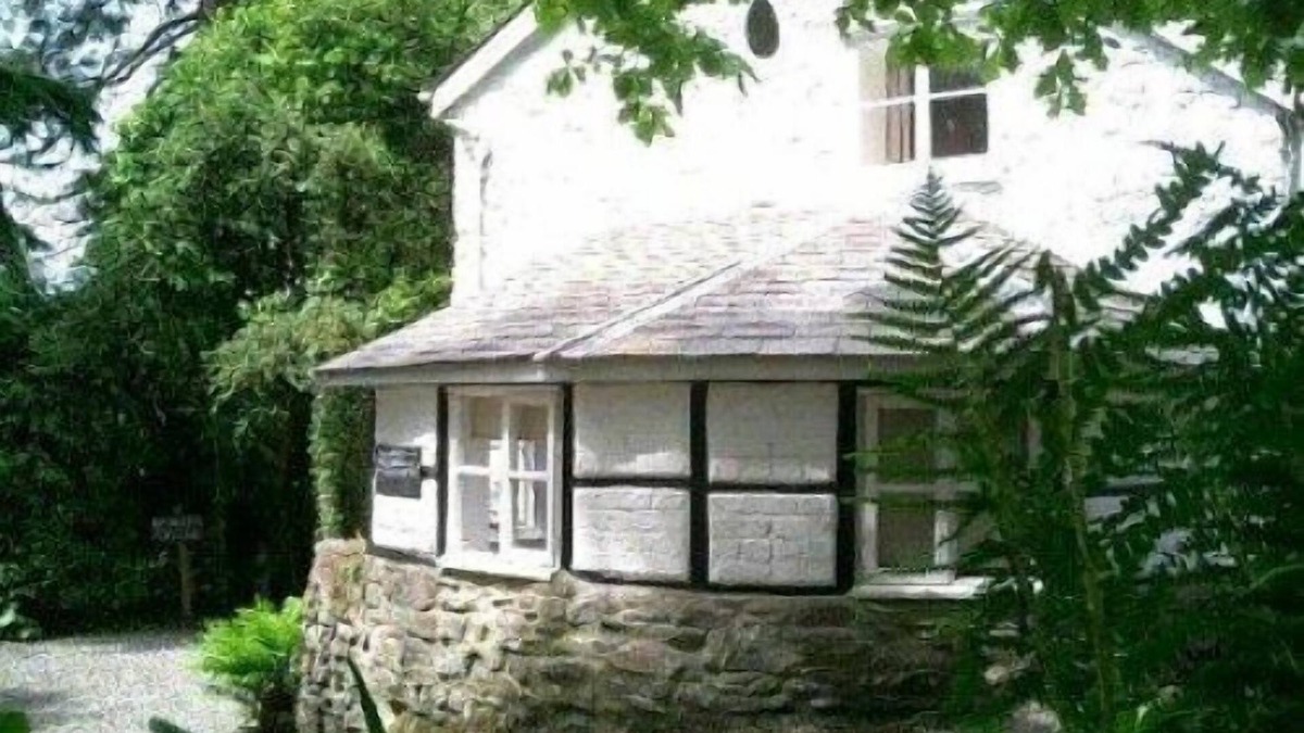 Machynlleth Cottage | The Pool Cottage