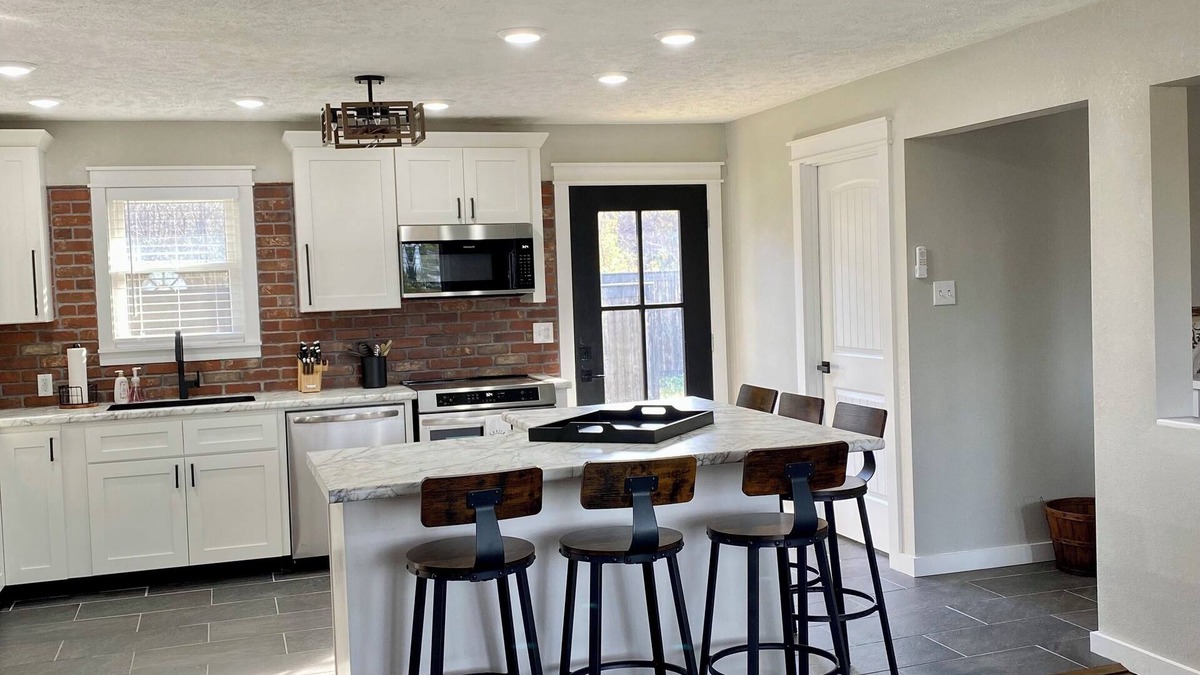 Marshall House | The Pool House, 3-bedroom home in Marshall, backyard inground swimming pool