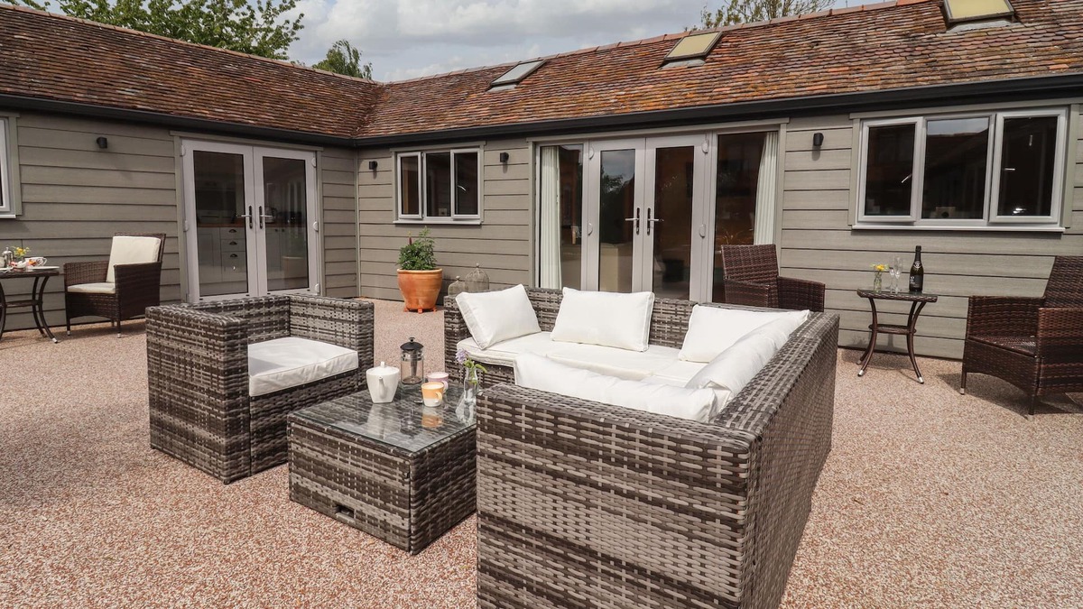 Deerhurst Other | THE POOL HOUSE, romantic, character holiday cottage in Tewkesbury