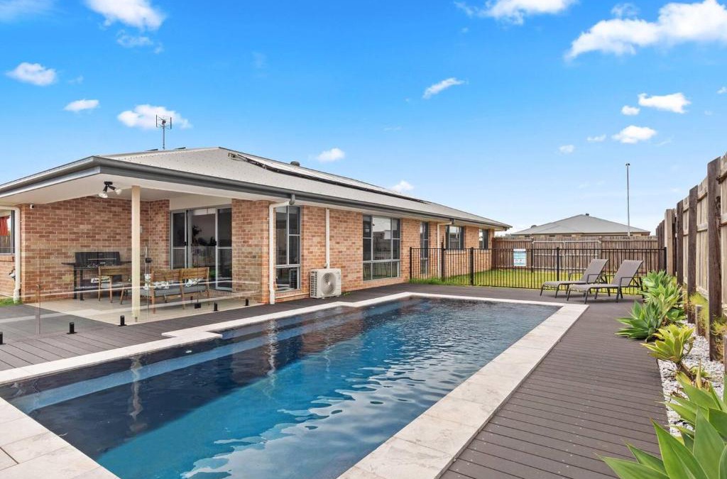 Urraween House | 'The Pool House' Spacious Family Stay at Hervey Bay