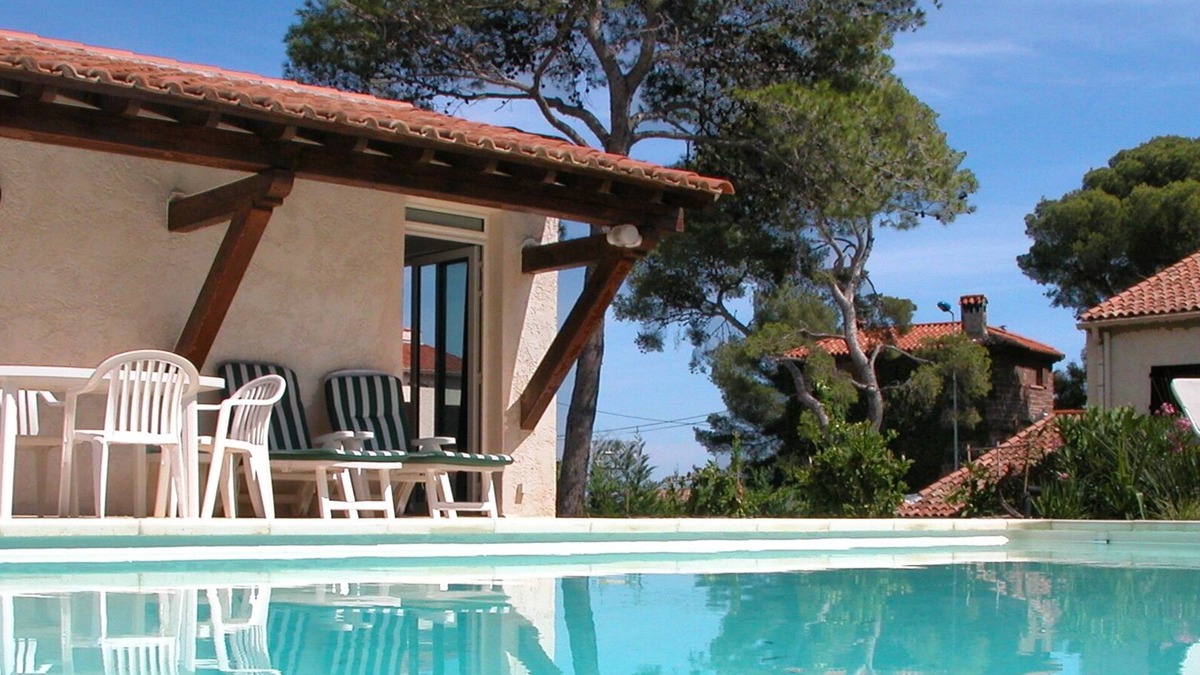 Boulouris-sur-Mer House | The Poolhouse studio + shared private heated pool