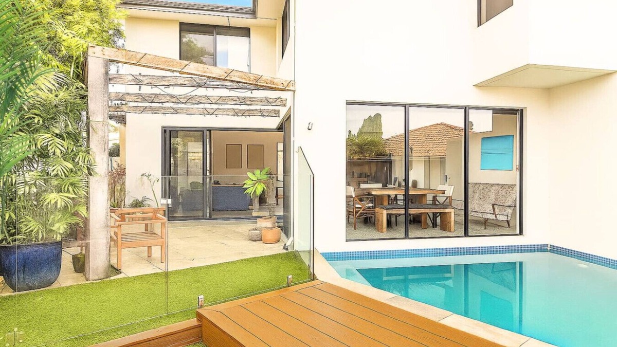 Kingsley House | The Poolside Getaway