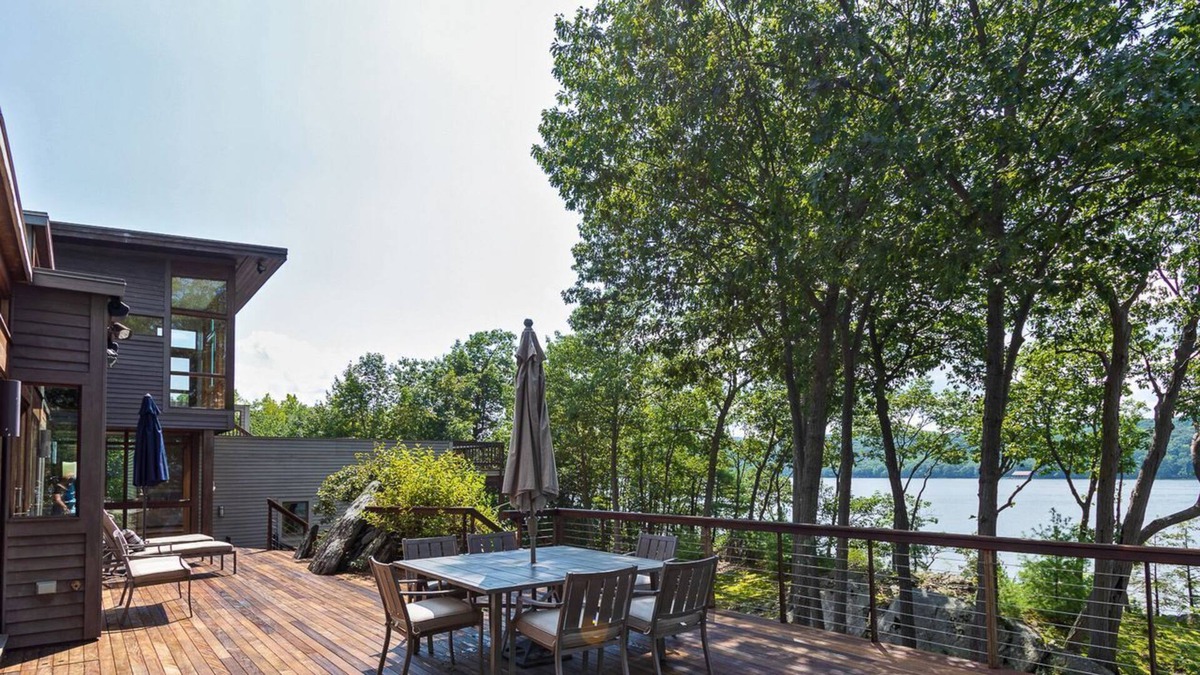 Hyde Park House | The Poppinga Lodge on the Hudson