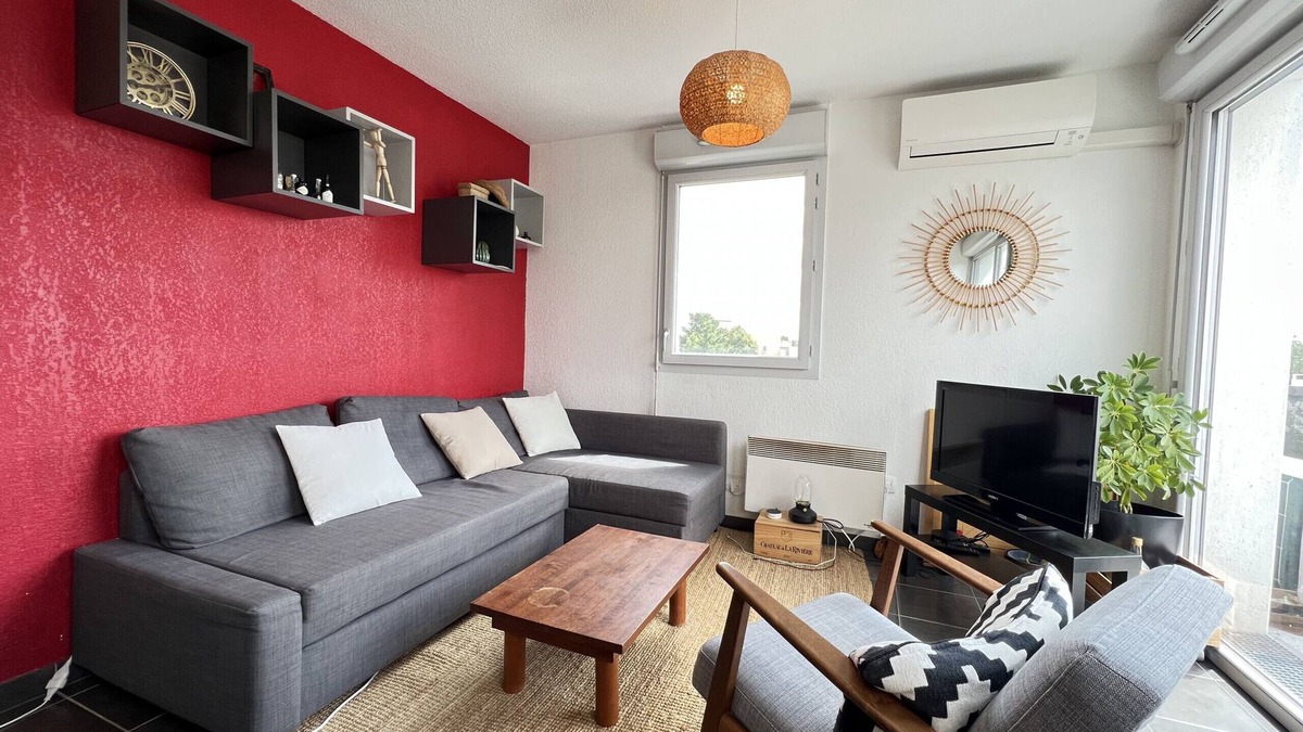 Bonnefoy-Roseraie-Gramont Apartment | The Poppy
