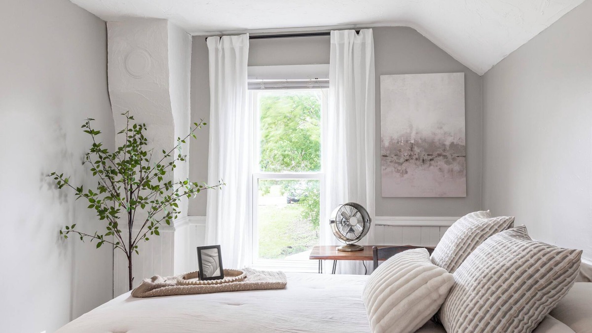New Prague Apartment | The Poppy Seed Inn -Rose Suite