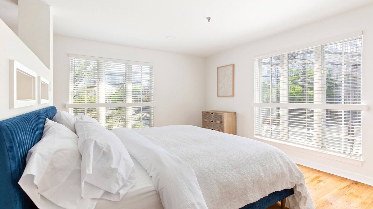 North Downtown Apartment | The Poseidon - Studio apartment attached to Downtown Mall