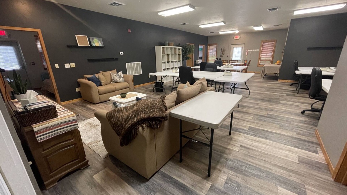 Suamico House | The Posie Patch Mini Retreat, Sleeps 7, 12 Miles North of Lambeau Field