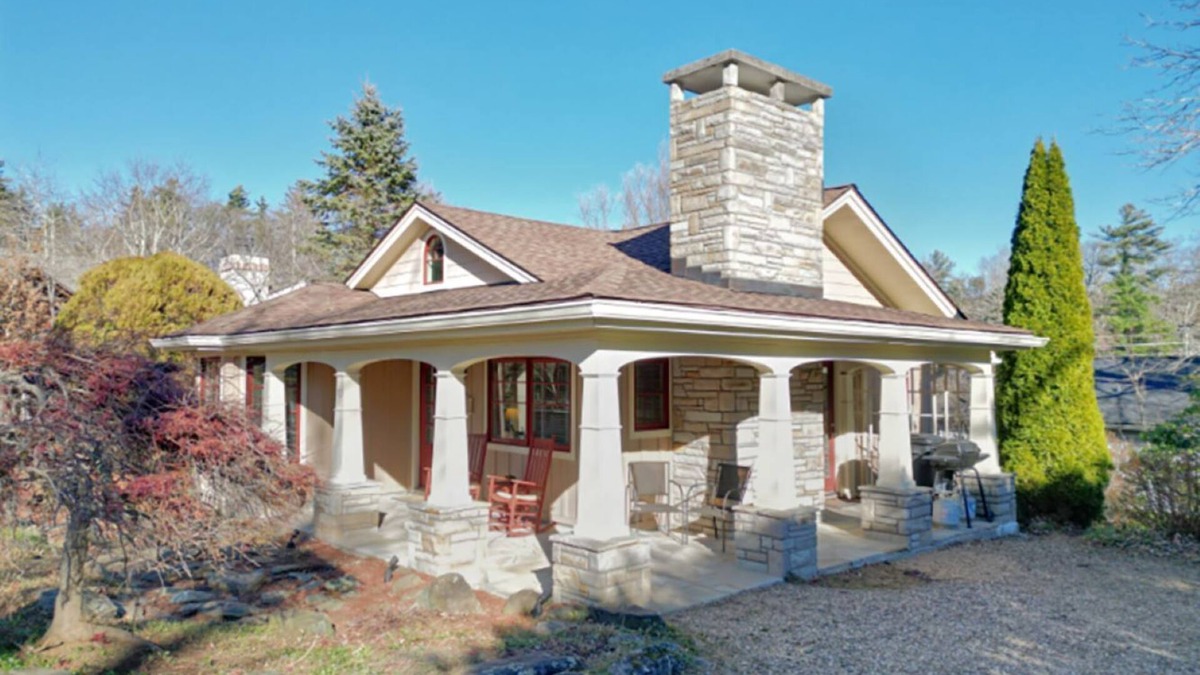 Blowing Rock Cottage | The Post House 2BR/2BA Updated Cottage in Downtown Blowing Rock