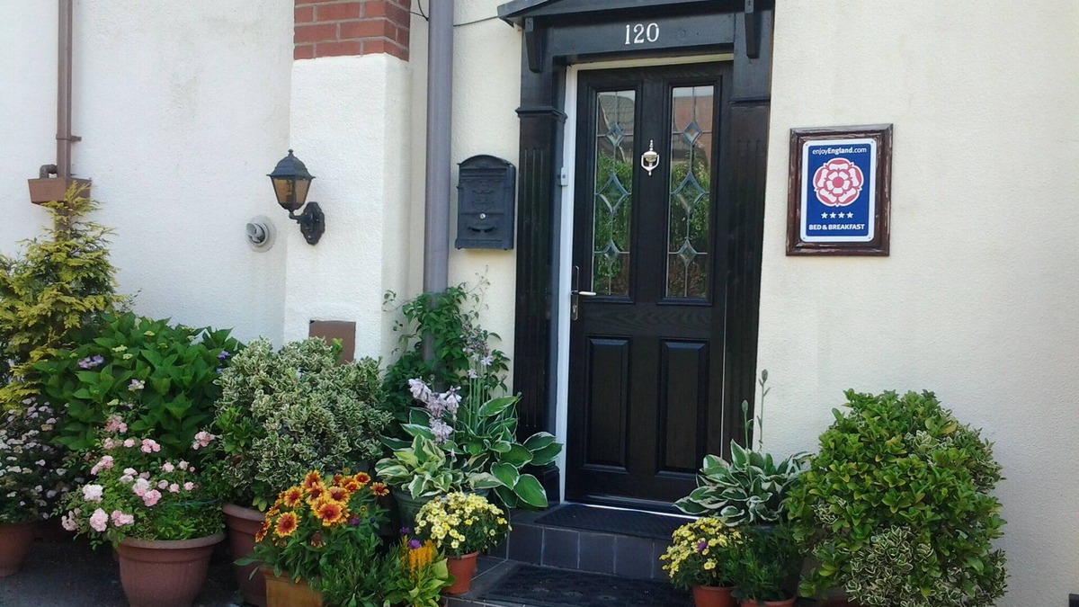 Ibstock Bed & Breakfast | The Post House