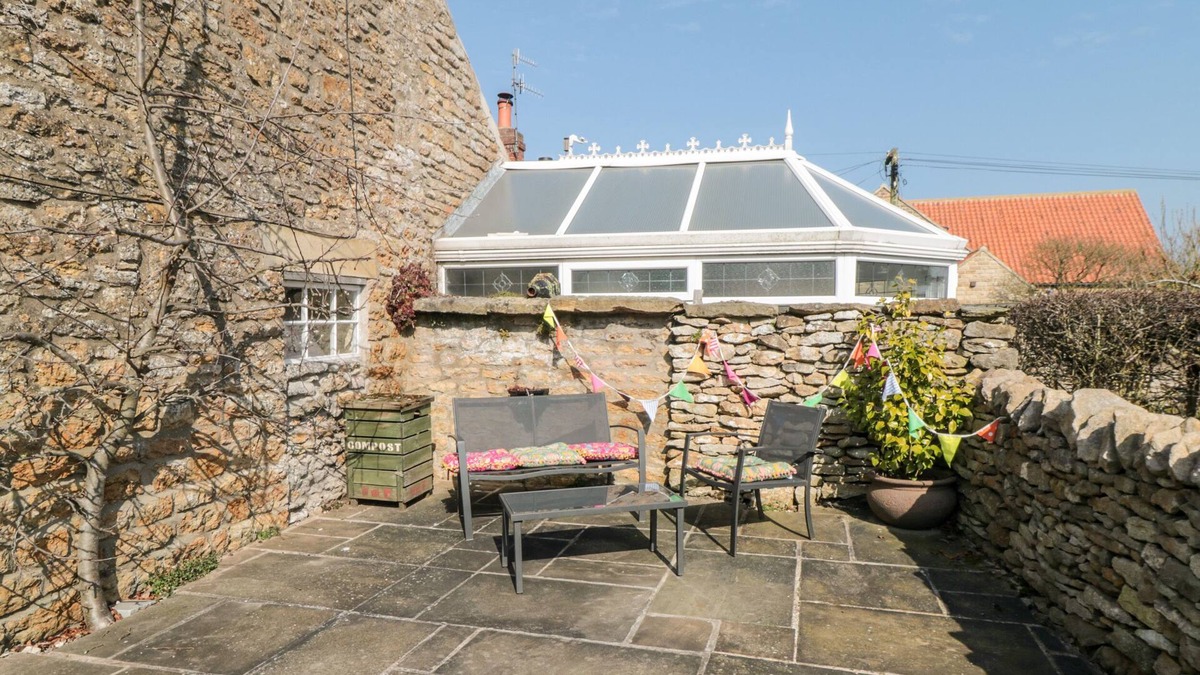 Potter Brompton Cottage | THE POTTING SHED, pet friendly, with a garden in Hutton Buscel