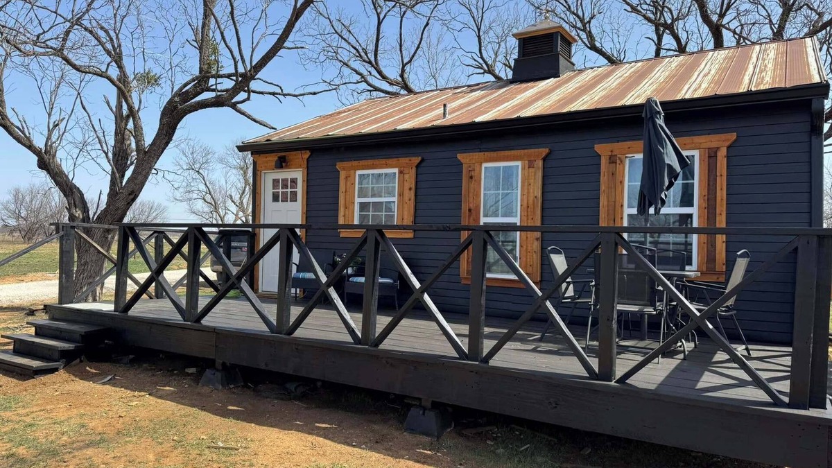 Breckenridge Cottage | The Prairie House at the Winery - CC Farms