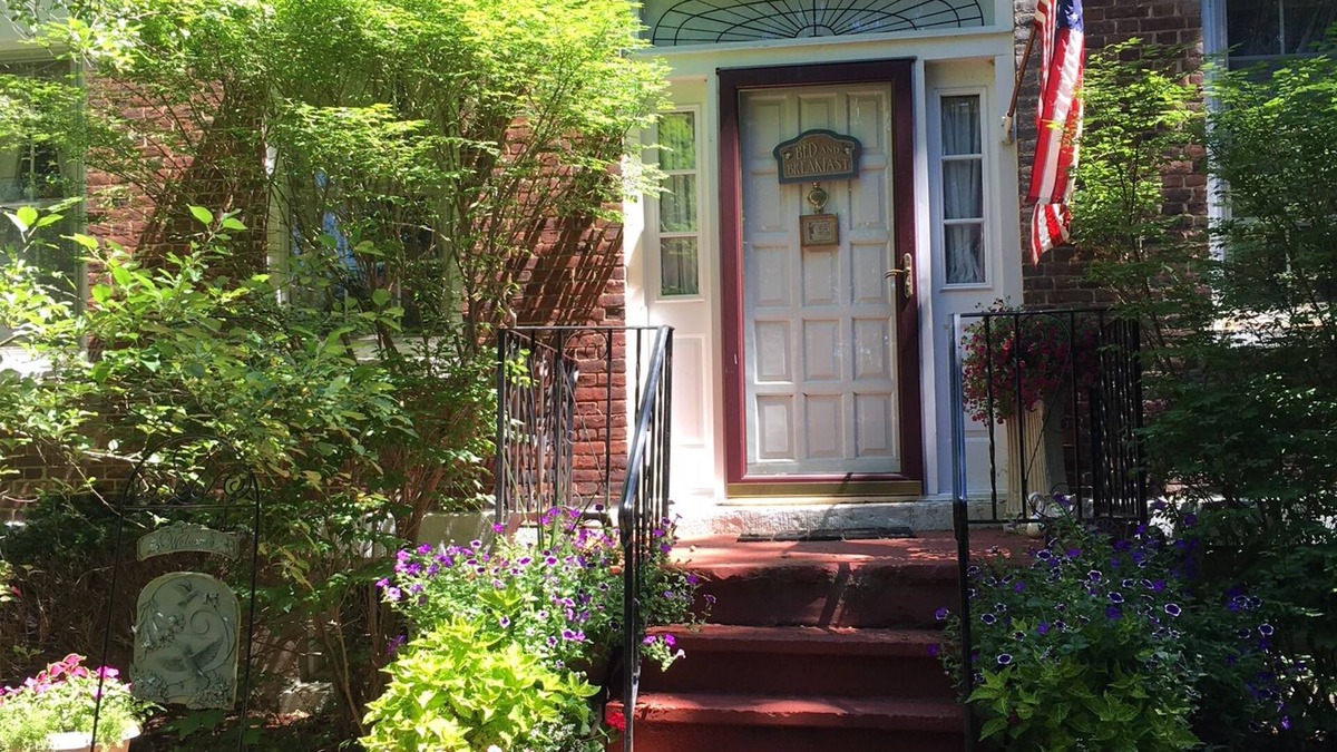 Utica Bed & Breakfast | The Pratt Smith House B&B