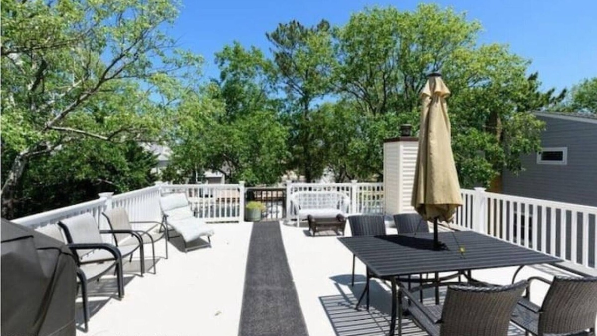 Beach Haven Terrace Apartment | The prefect beach get away duplex with a roof deck