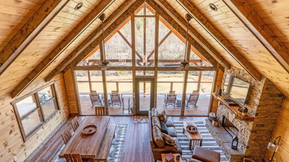 Topton Cabin | The Preserve Mountain Getaway Cabin is secluded in the Great Smokey Mountains just minutes away from Lake Nantahala!