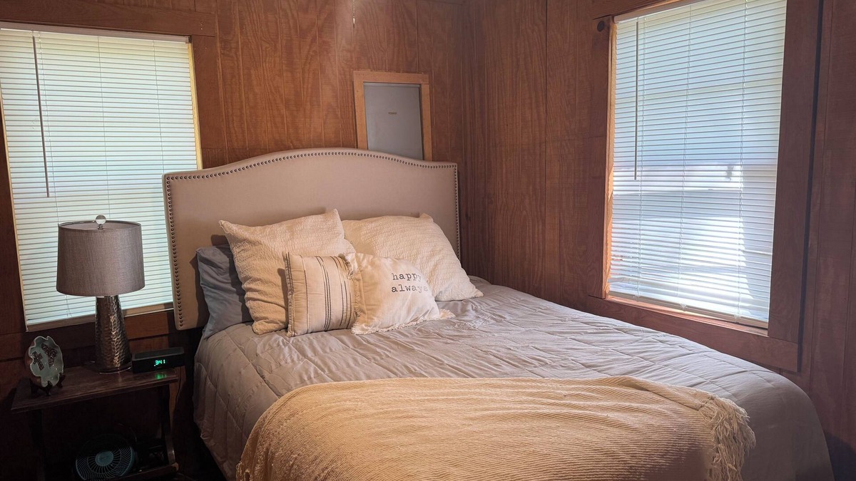 Oakland Cabin | The Presidential Suite, Enid Lake, Ole Miss, Crappie Fishing, ATV, Hunting