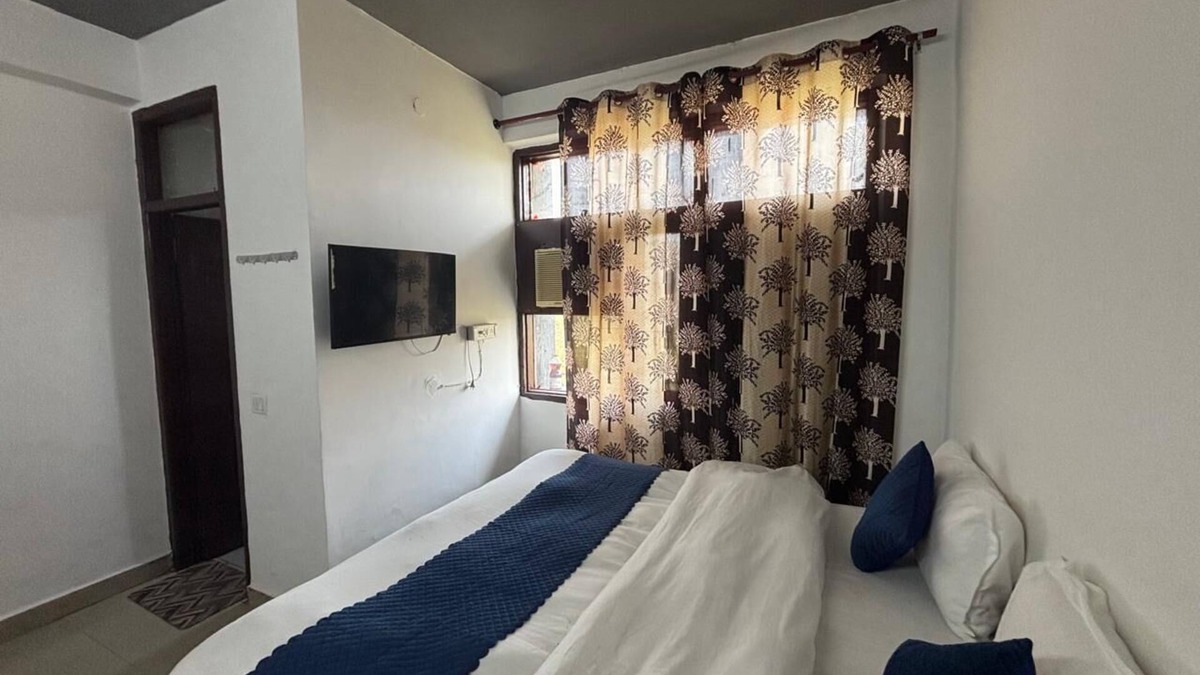 Hauz Khas Village House | The Prime Palace