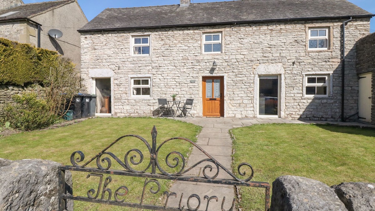 Monyash Cottage | THE PRIORY, family friendly, character holiday cottage in Monyash