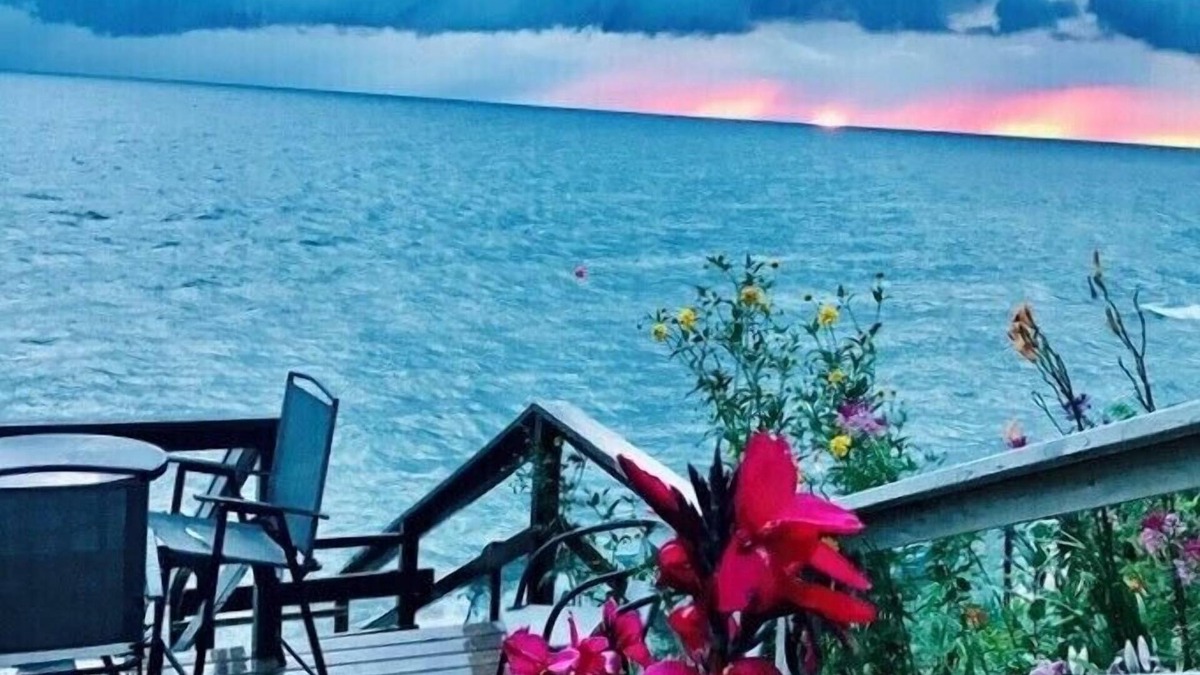 Holland House | The private Lake MI beach is the absolute prime location.Sells fast so book now!