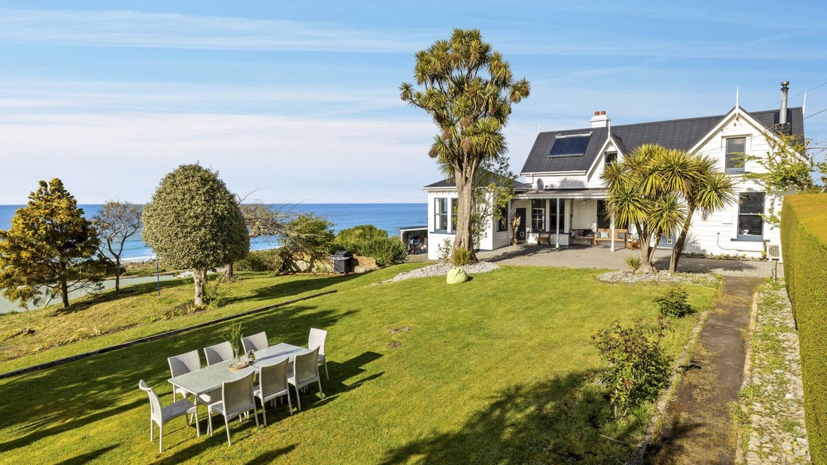 Brighton House | The Professor's Beach House - Brighton Home