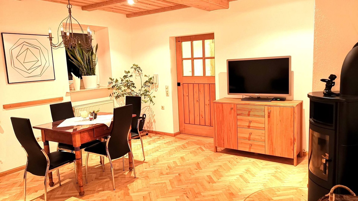 Rentweinsdorf Apartment | The Property