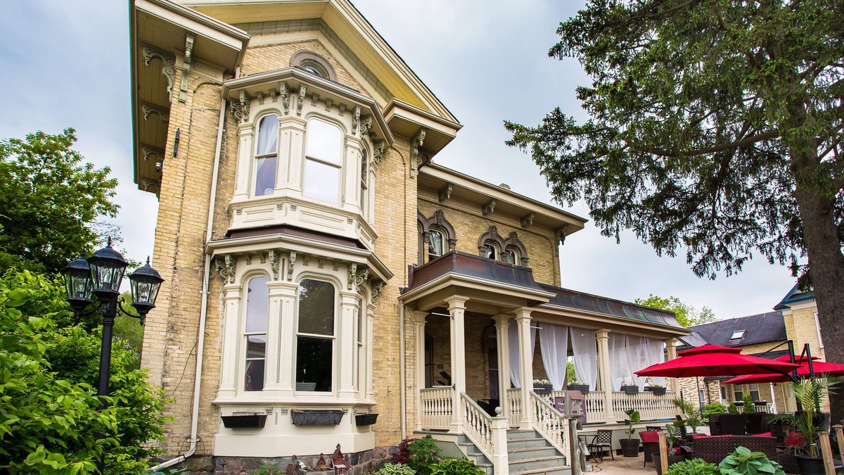 New Hamburg Bed & Breakfast | The Puddicombe House