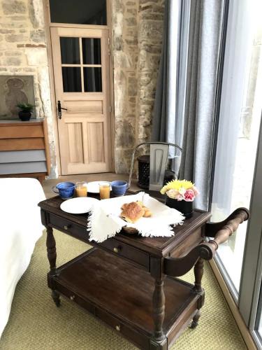 Beaune City Centre Bed & Breakfast | The Purple Courtyard