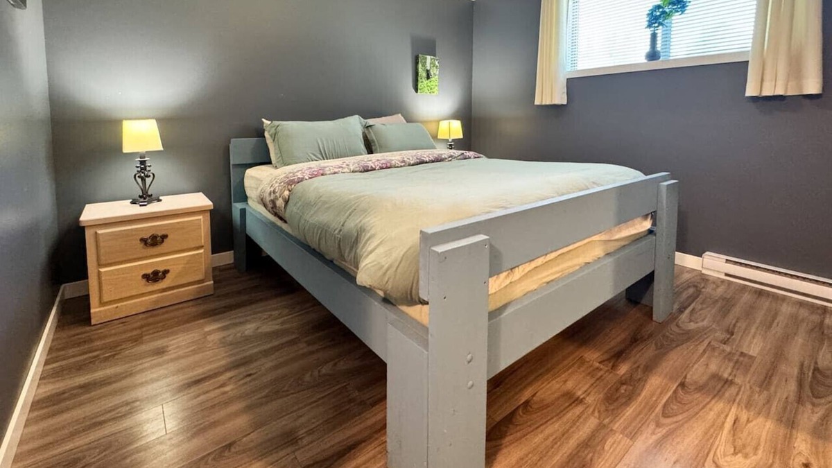 Golden Condo | The Quartz Base - Mint Suite
