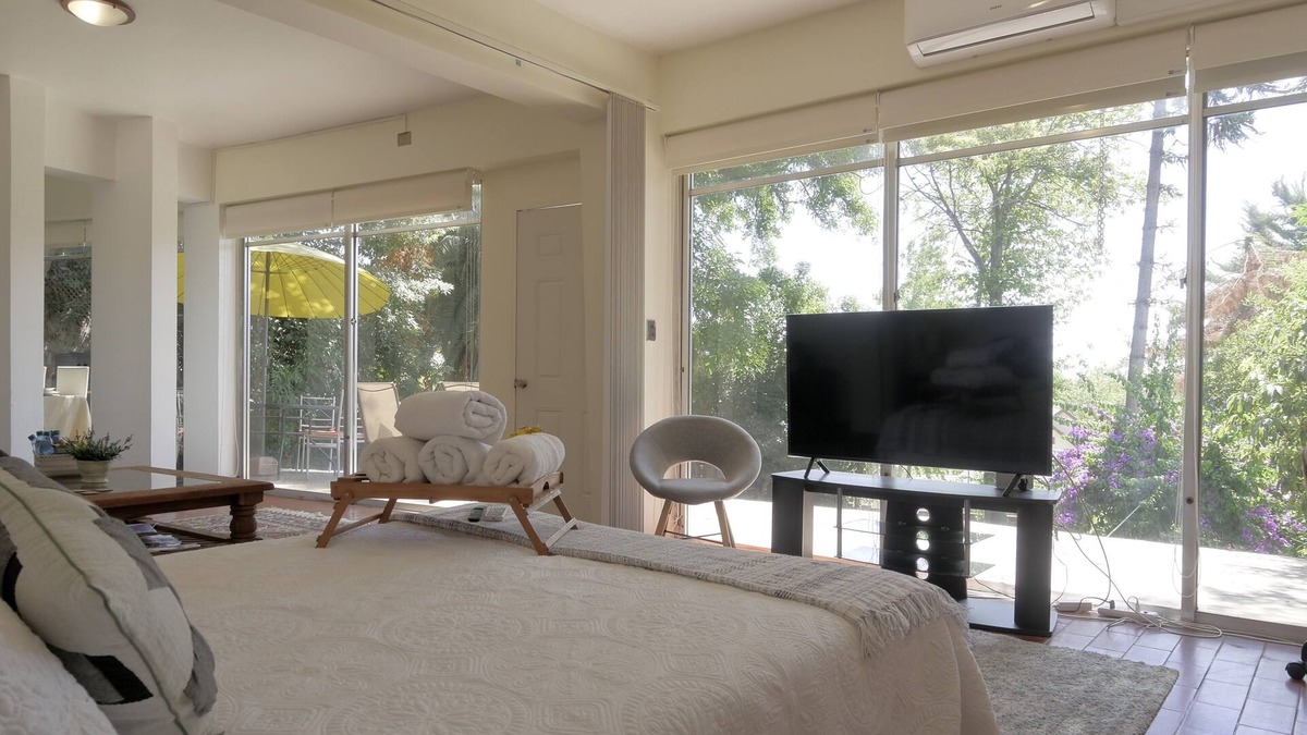 Apoquindo House | The Quiet Garden - Luxury Guest Studio in Las Condes w/High Speed WiFi