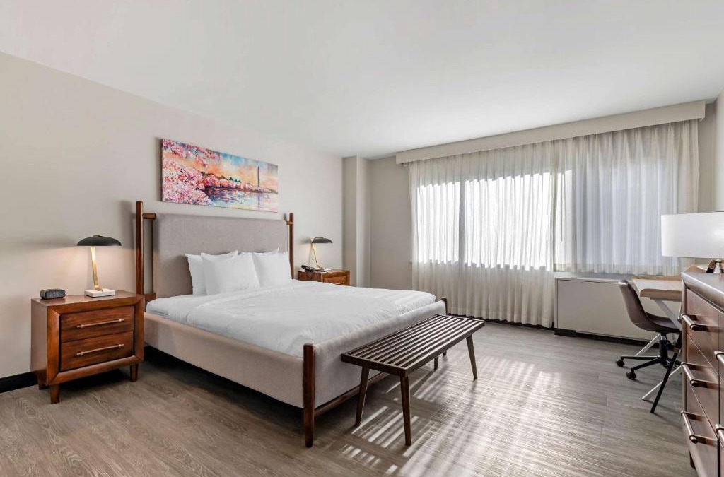 Connecticut Ave - K Street Hotel | The Quincy, an Ascend Collection Hotel