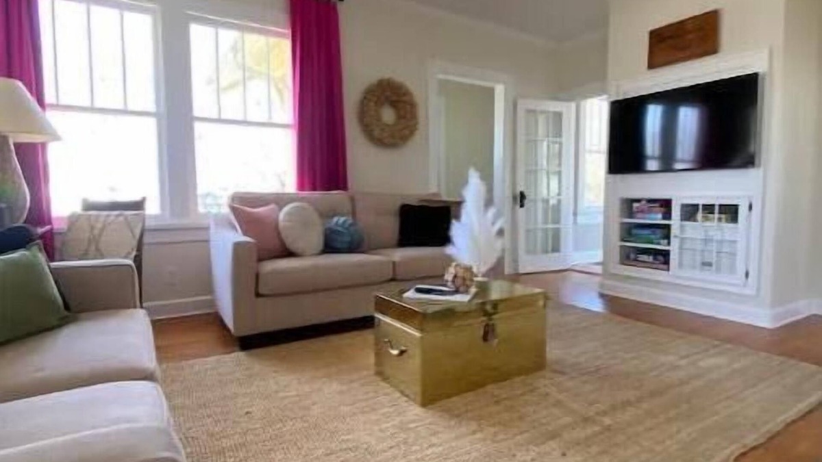 Quincy House | The Quincy Cottage.centrally located in the heart of Quincy, Illinois!