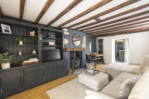 Lechlade House | The Rabbit Hole