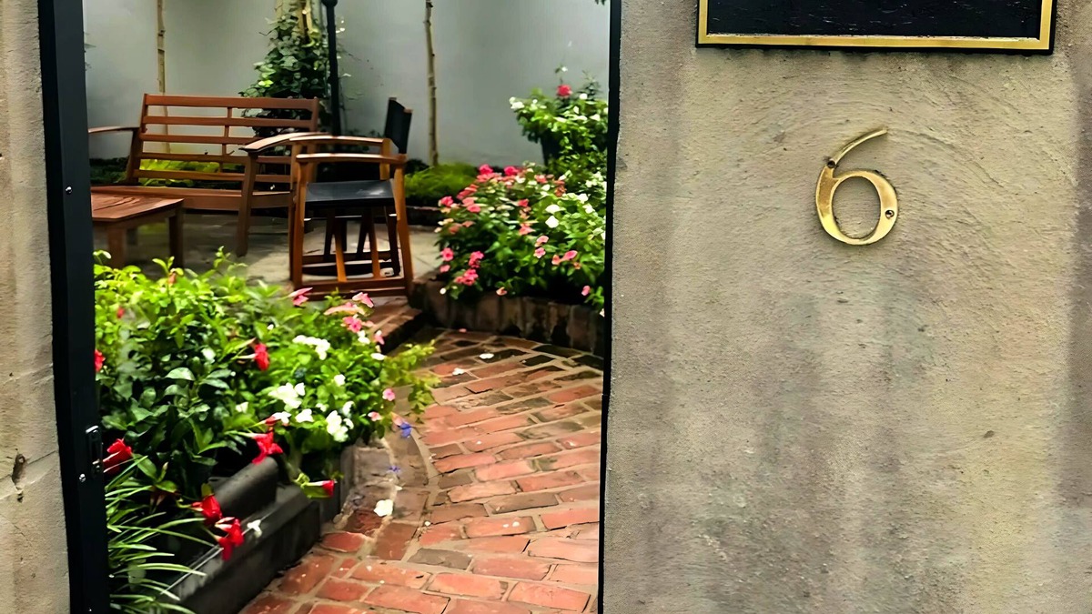 Harleston Village House | The Rabbit Hole Villa – Historic Charm, Private Courtyard & Parking Included