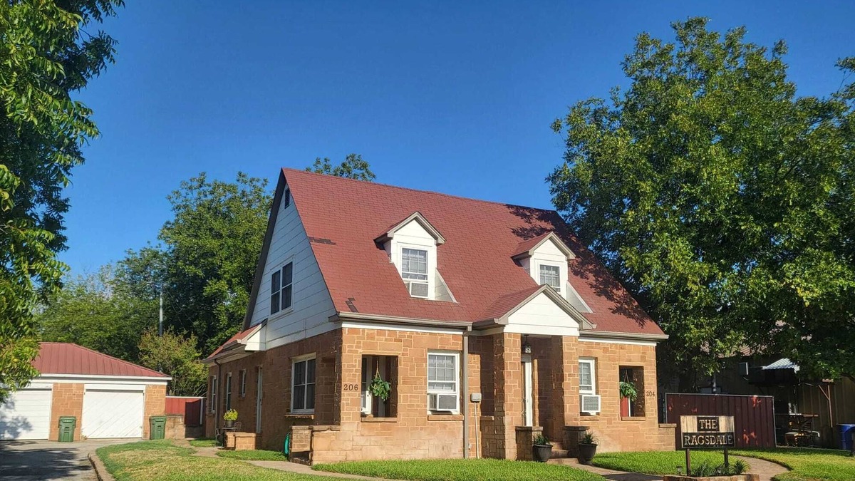 San Saba Apartment | The Ragsdale 202 "The Suite" at San Saba