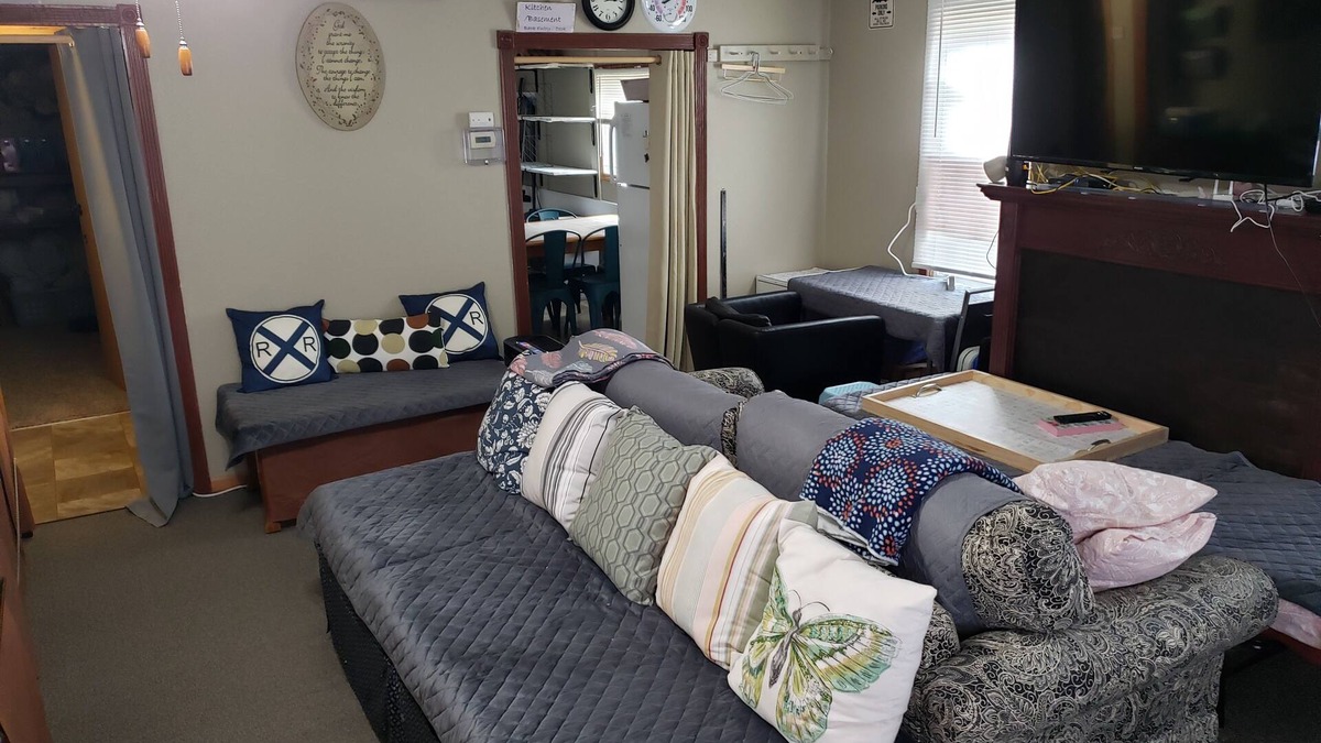 St. Cloud House | The Rail: 4 Bedrooms in Comfortable Home, Near Downtown