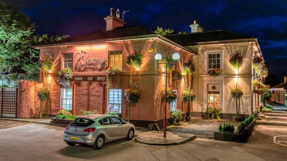 Galmpton House | The Railway Inn