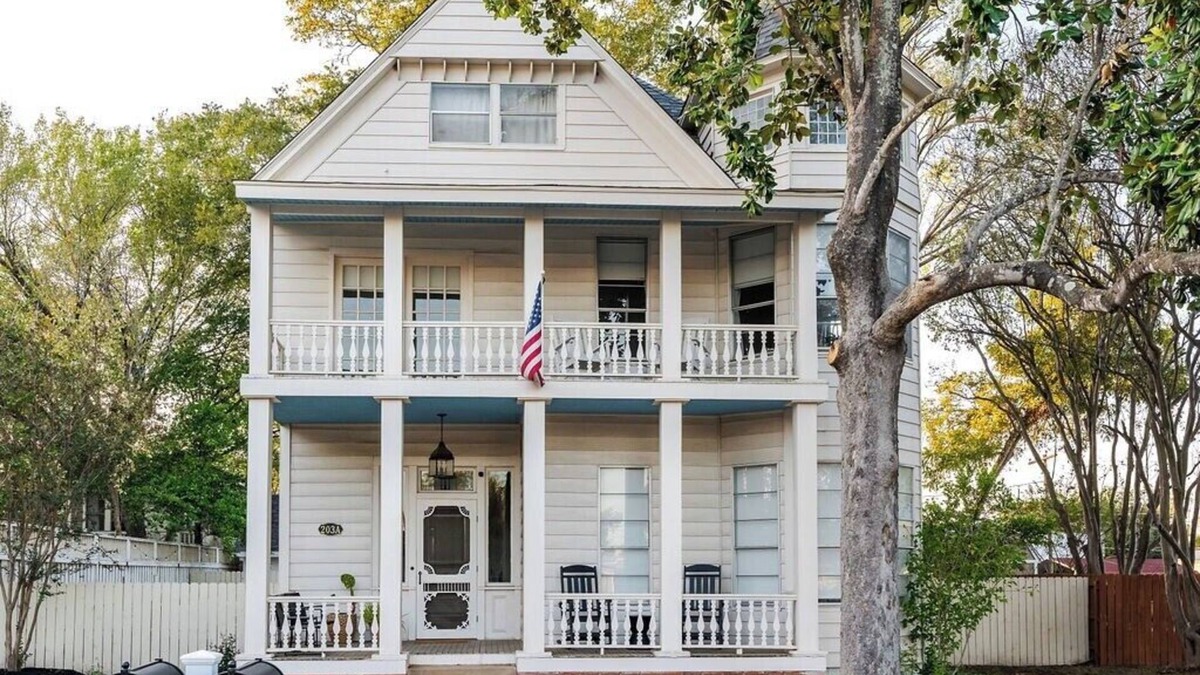 Smithville House | The Ramona House w/Cowboy Pool! Walk to Downtown!